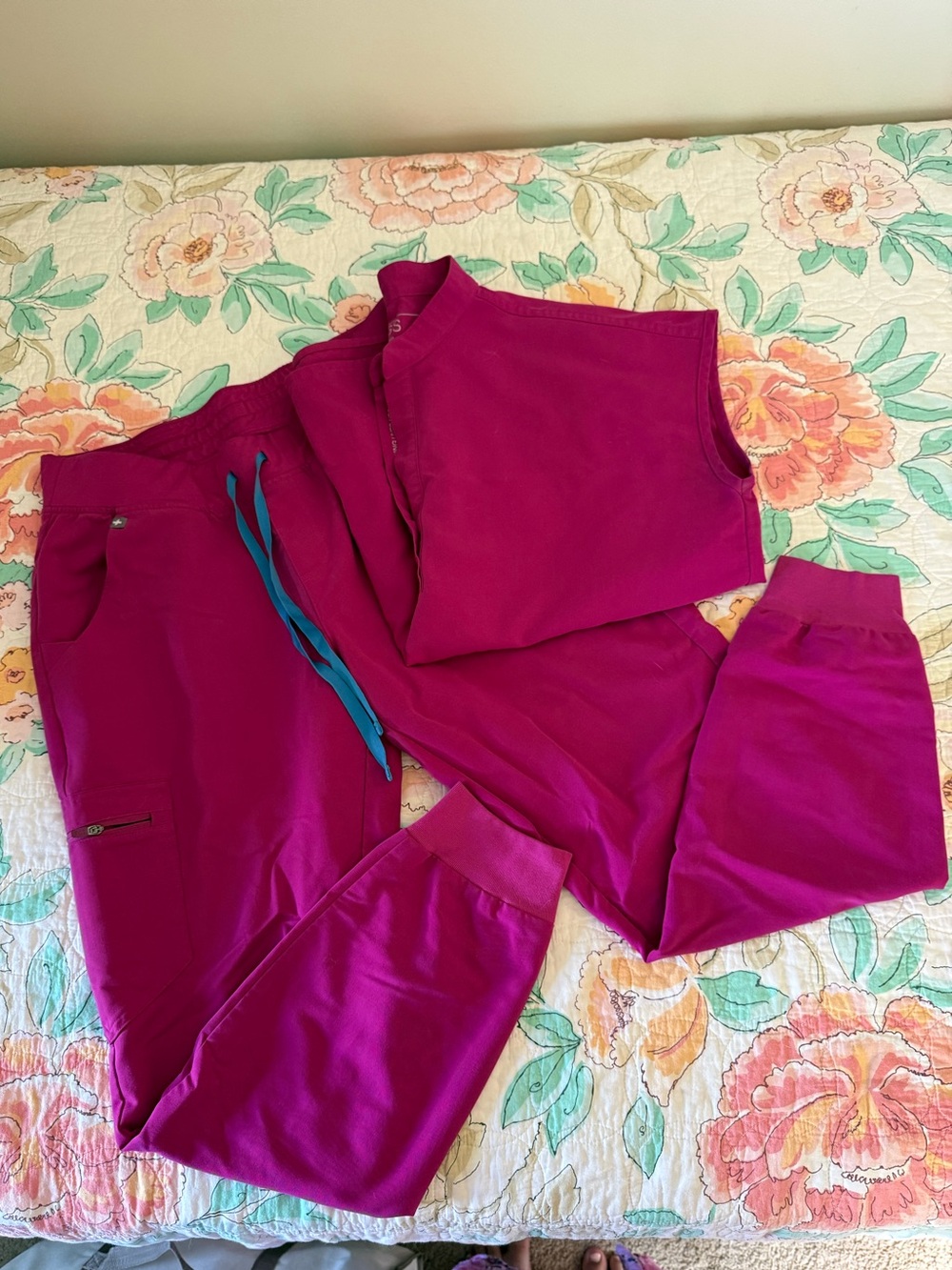 FIGS Scrub Set